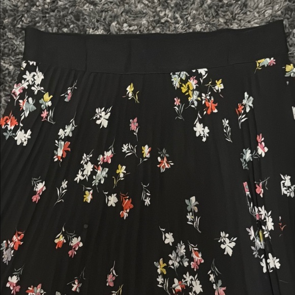 Ann Taylor Black and Pink Pleated Midi Skirt - Picture 2 of 3